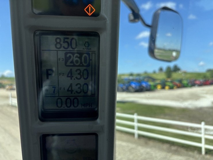 case-ih-magnum-210-cvt-image-39