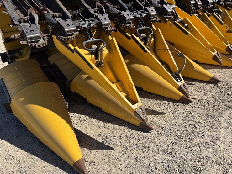 2014-new-holland-9800f-12r30"-corn-head-image-8