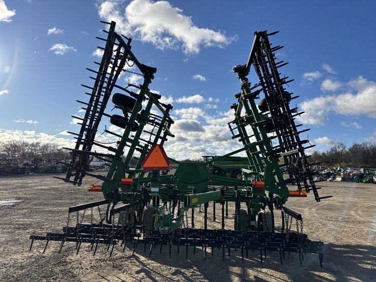 2011-john-deere-2210l-image-4