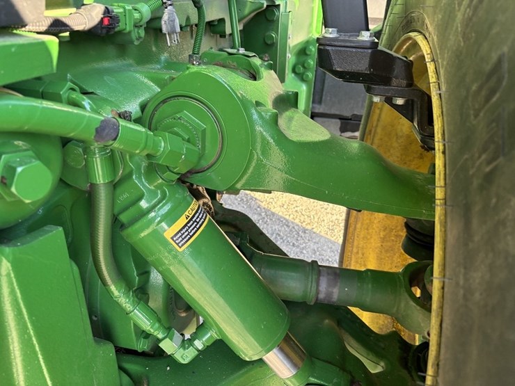 john-deere-8r-310-image-34