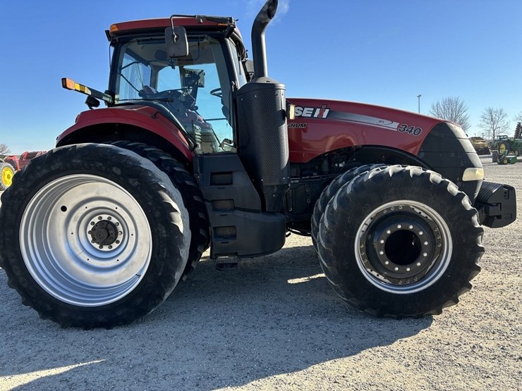 2014-case-ih-340-image-23