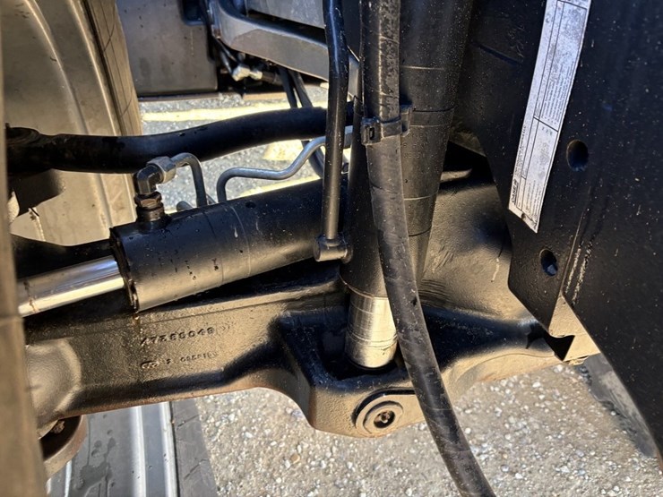 2014-case-ih-340-image-14