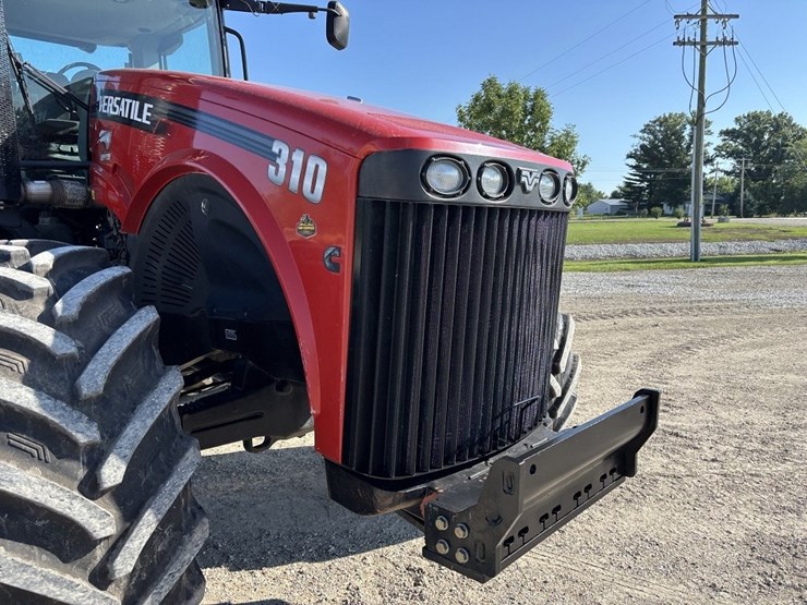 2015-versitle-310-mfwd-tractor-image-9