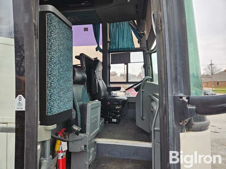 2000-vanhool-t2100-image-16