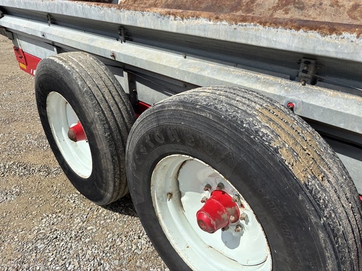 massey-ferguson-3732-image-31