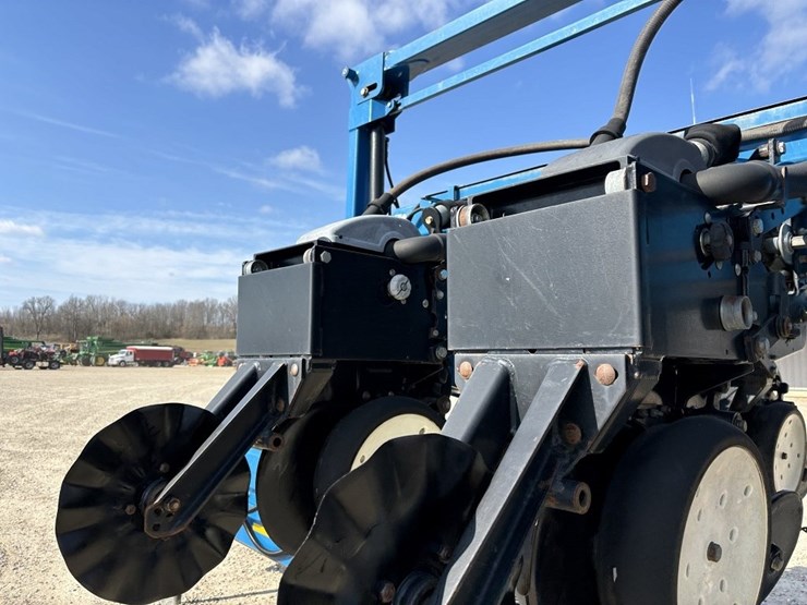 2010-kinze-3660-image-33