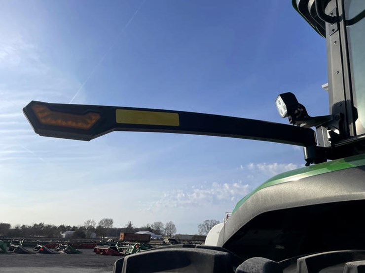 john-deere-8r-370-image-22