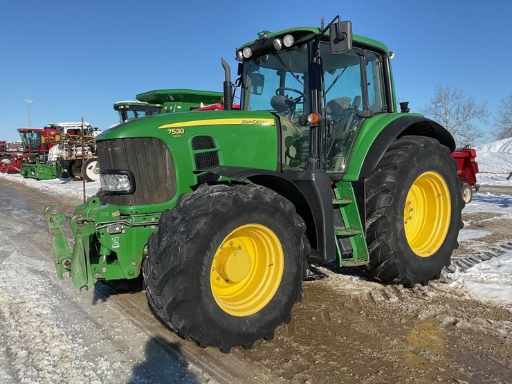 john-deere-7530-premium-image-1