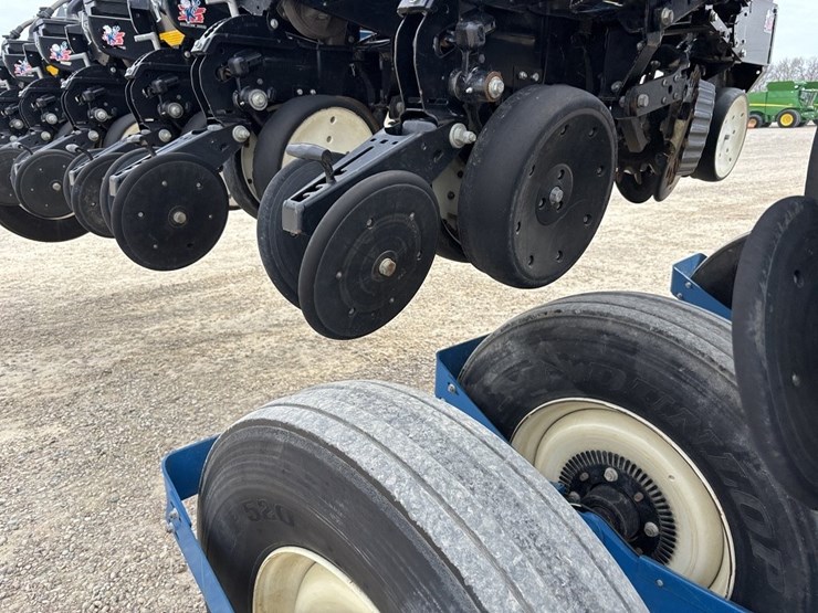 2012-kinze-3660-image-35