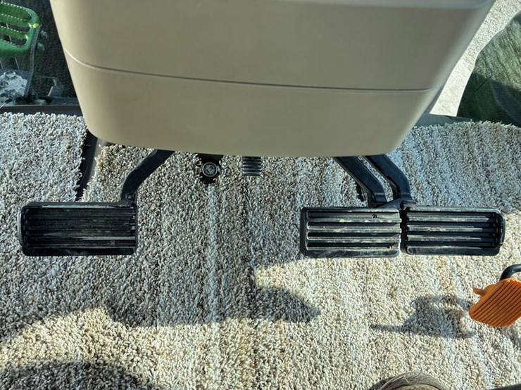 john-deere-8320r-image-75