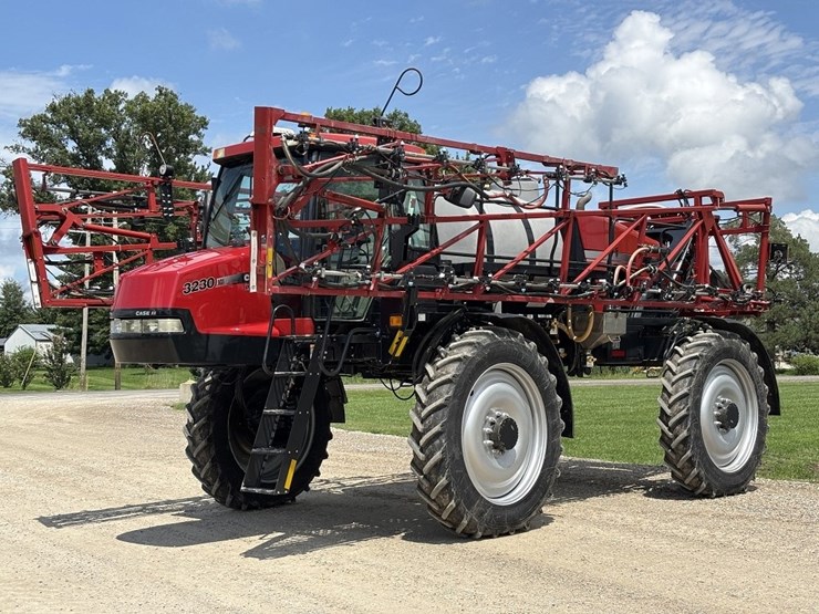 case-ih-3230-image-1