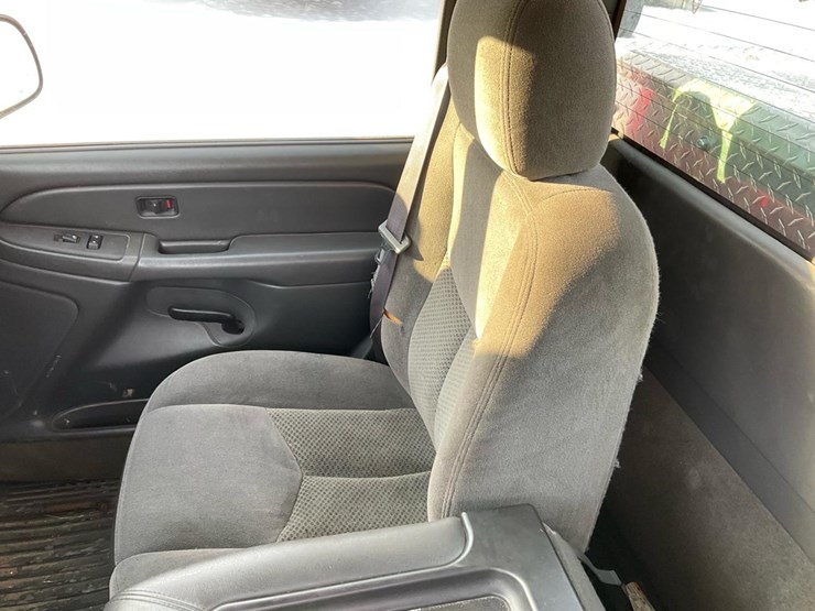 2005-chevrolet-k2500-image-69