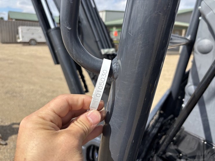 2024-john-deere-35p-mini-excavator-image-2