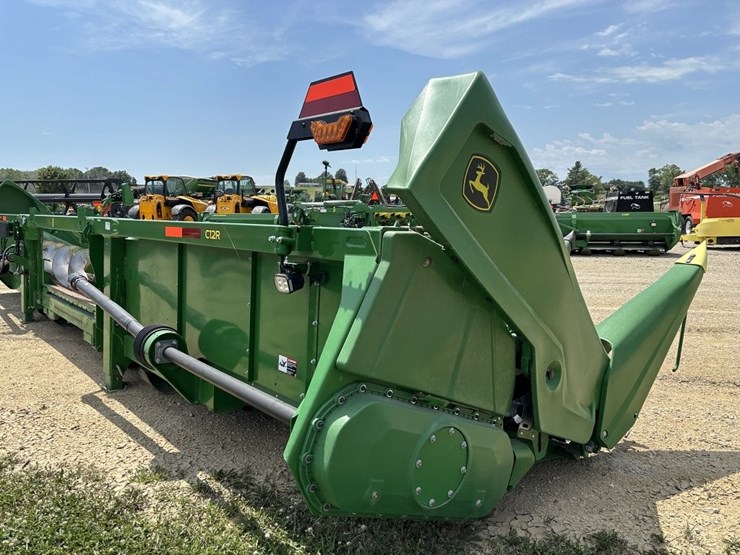 2022-john-deere-c12r-image-4