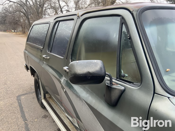 chevrolet-suburban-image-15