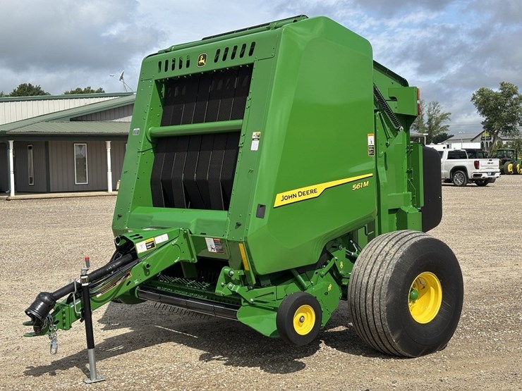 2024-john-deere-561m-image-1