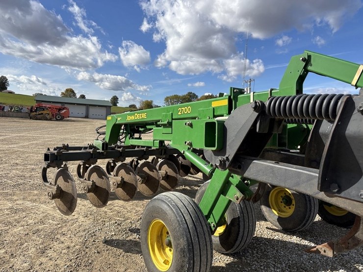 john-deere-2700-image-31