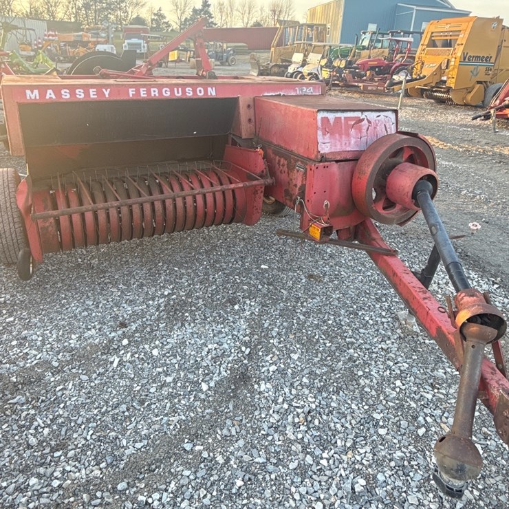 MASSEY-FERGUSON 124