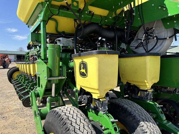 2017-john-deere-1775nt-image-46