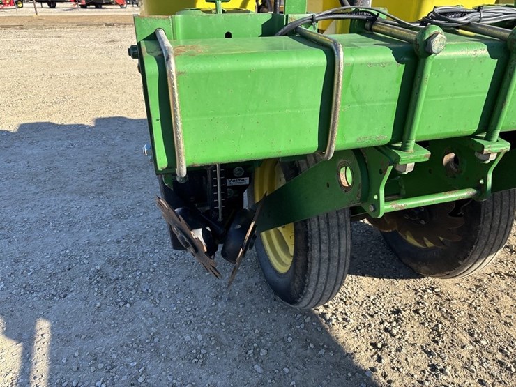 1997-john-deere-1770-image-35