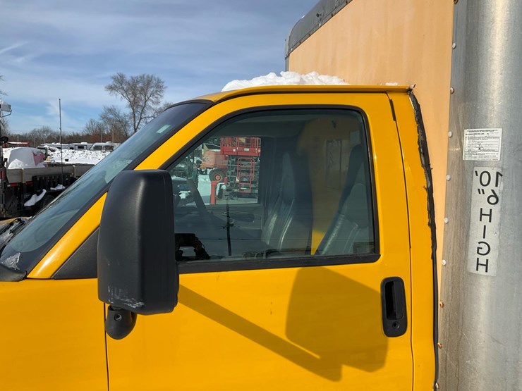 2009-chevrolet-express-3500-image-17