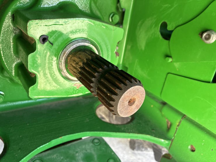 john-deere-8320r-image-32