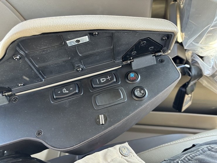 john-deere-8r-410-image-53