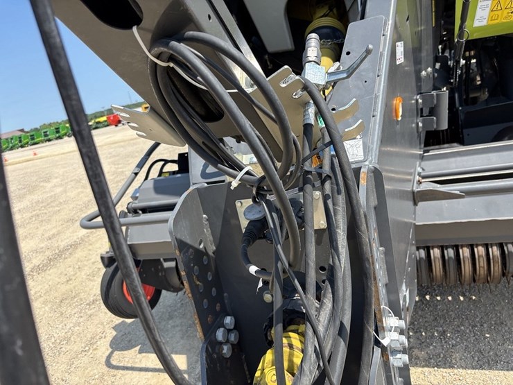 2018-claas-quandrant-5300rf-large-square-baler-image-11