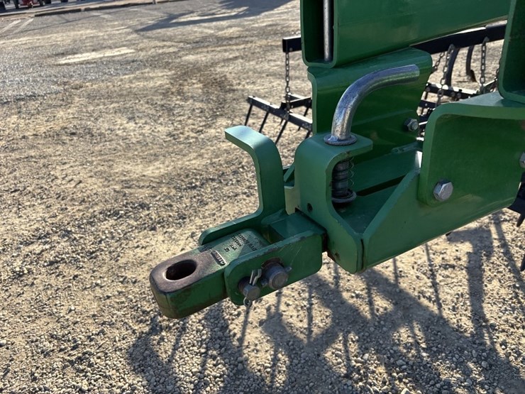 2011-john-deere-2210l-image-24