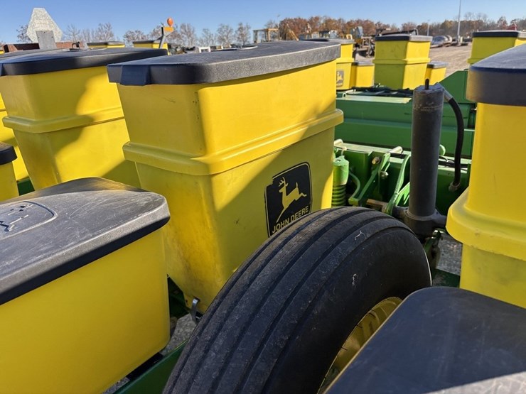 1997-john-deere-1770-image-22