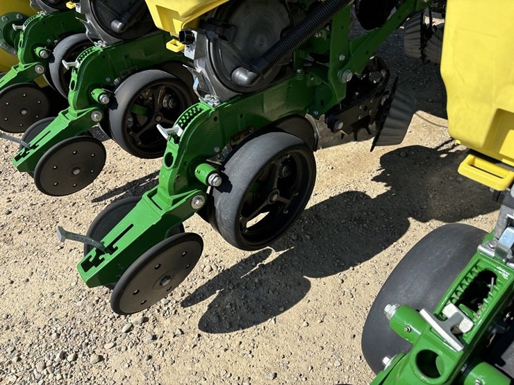 2017-john-deere-1775nt-image-58