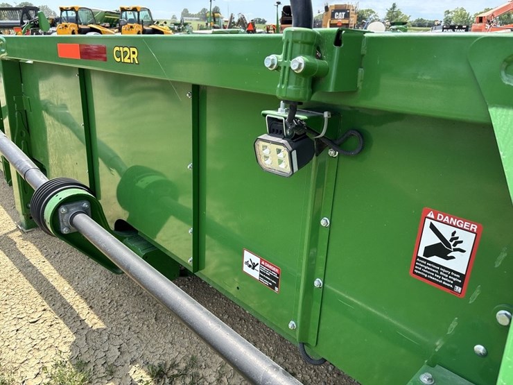 2022-john-deere-c12r-image-14