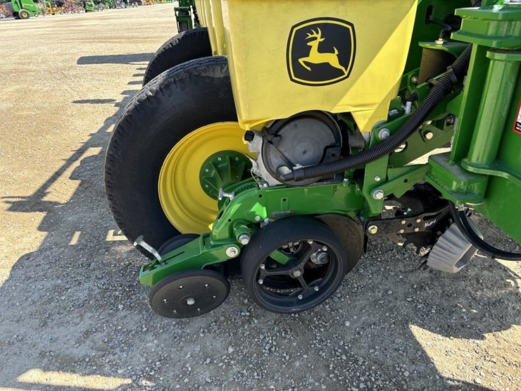 2017-john-deere-1775nt-image-10