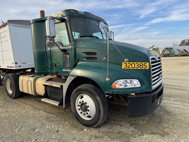 #145-•-mack-single-axle-image-6