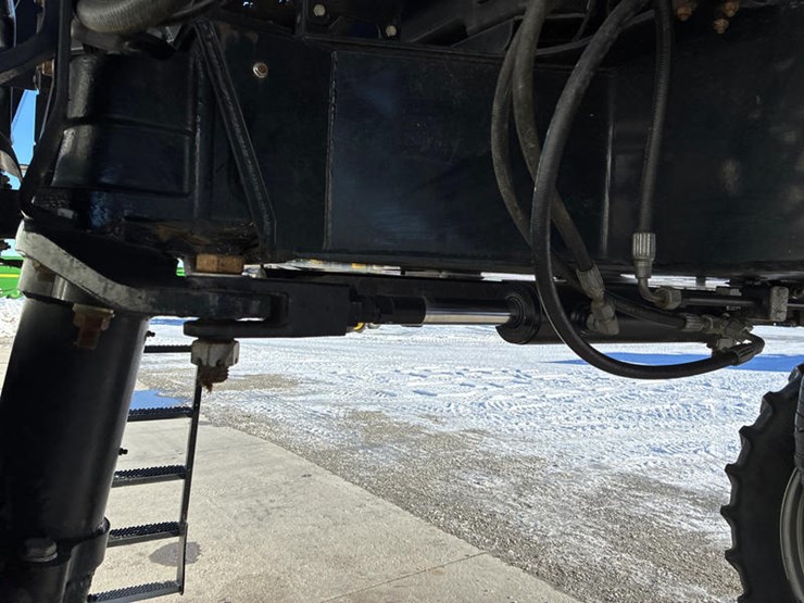 case-ih-patriot-3340-image-67