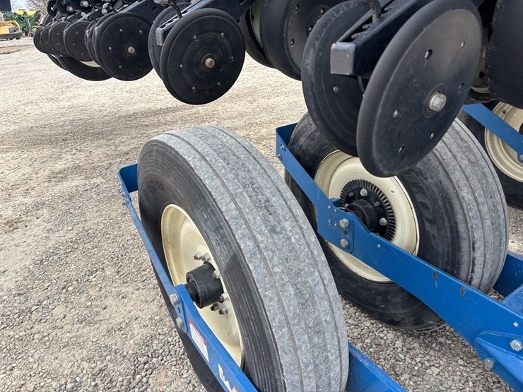 2012-kinze-3660-image-34