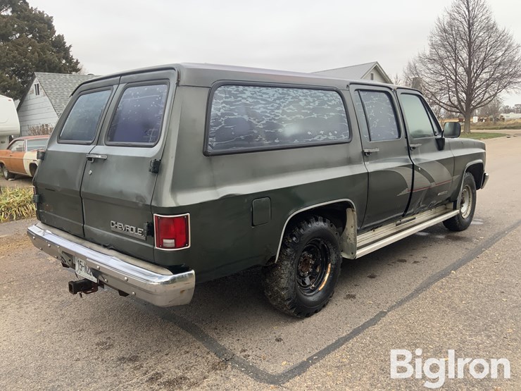 chevrolet-suburban-image-5