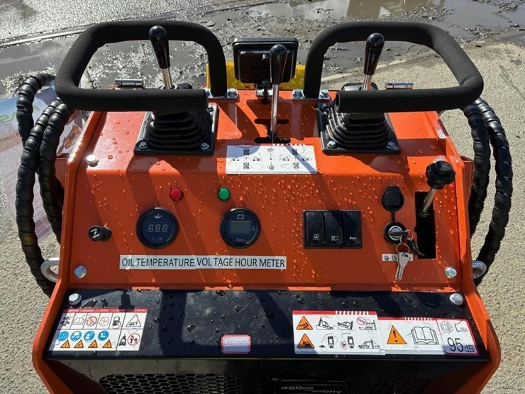 2025-mms-36c-skid-steer-track-loader-image-10