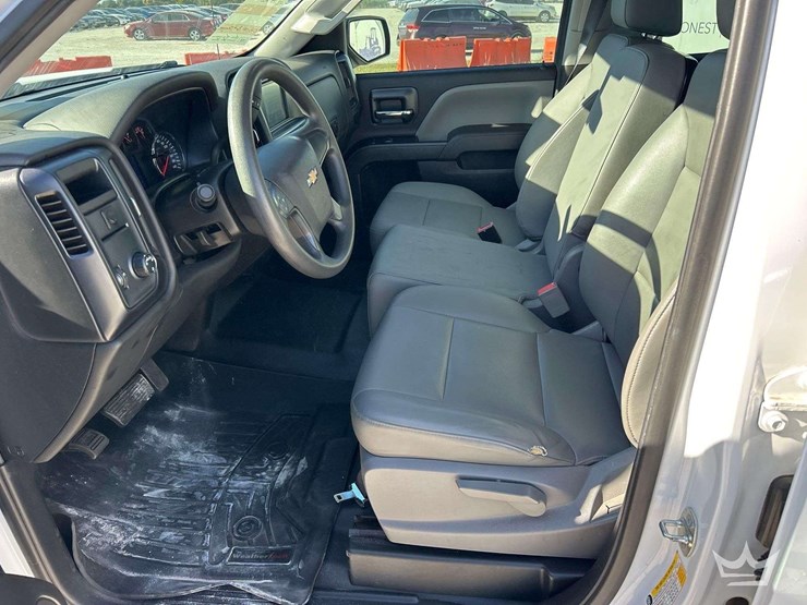 2018-chevrolet-1500-image-12