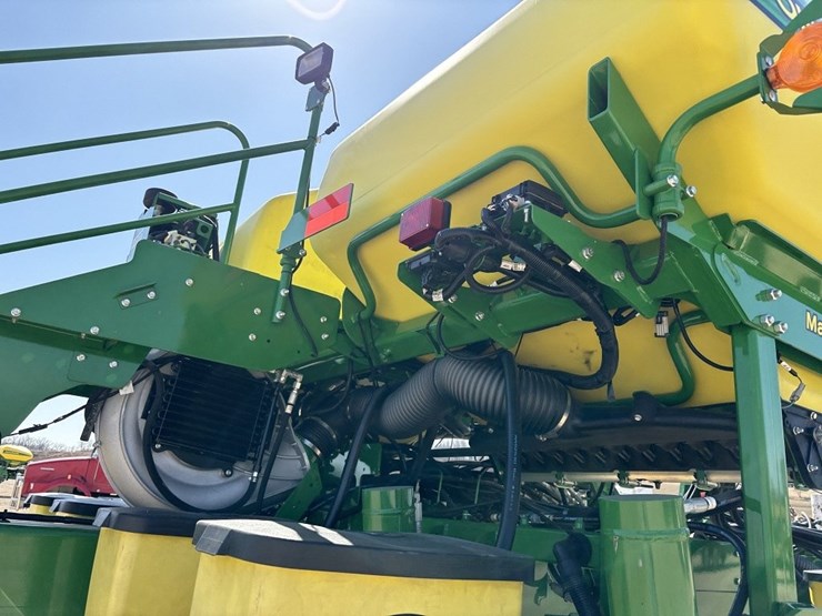 2017-john-deere-1775nt-image-39