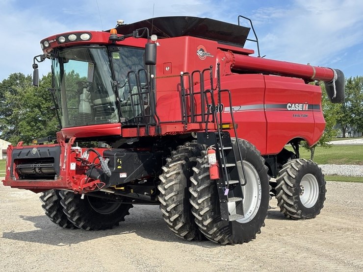 case-ih-7010-image-1