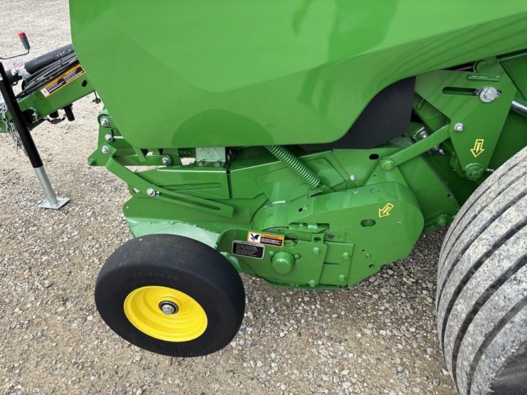 2024-john-deere-561m-image-36