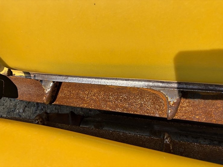 new-holland-996-image-32