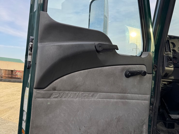 #145-•-mack-single-axle-image-14