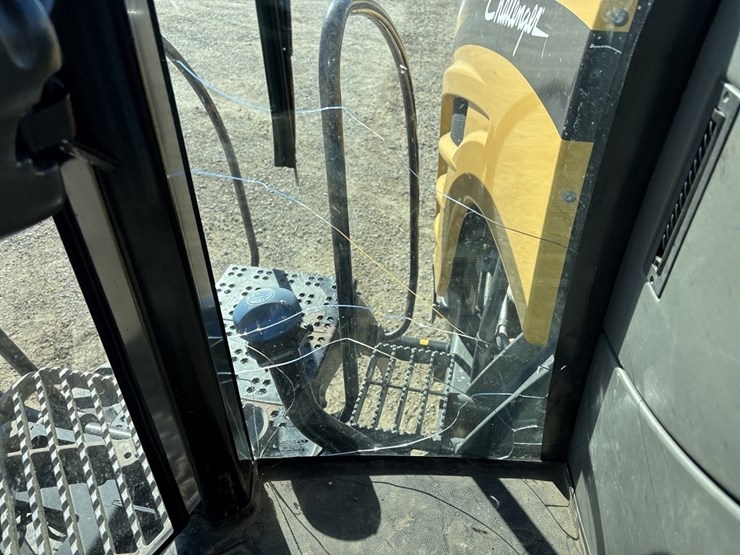 challenger-765e-track-tractor-image-46