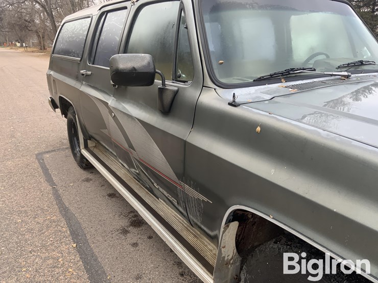 chevrolet-suburban-image-14