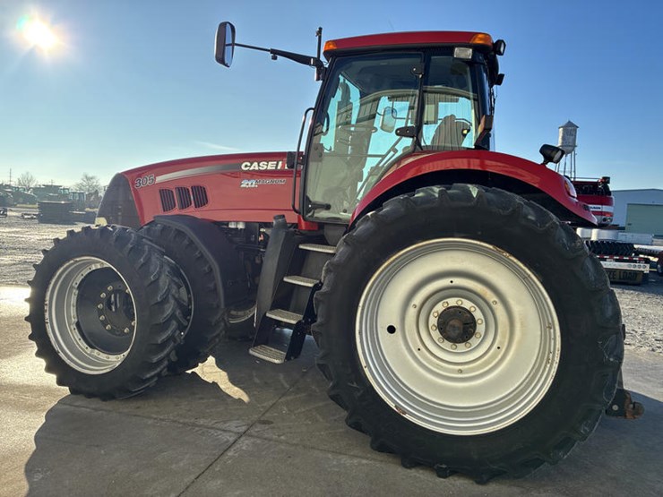 case-ih-magnum-305-image-9