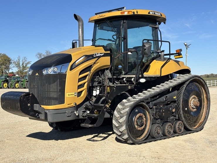 challenger-765e-track-tractor-image-1