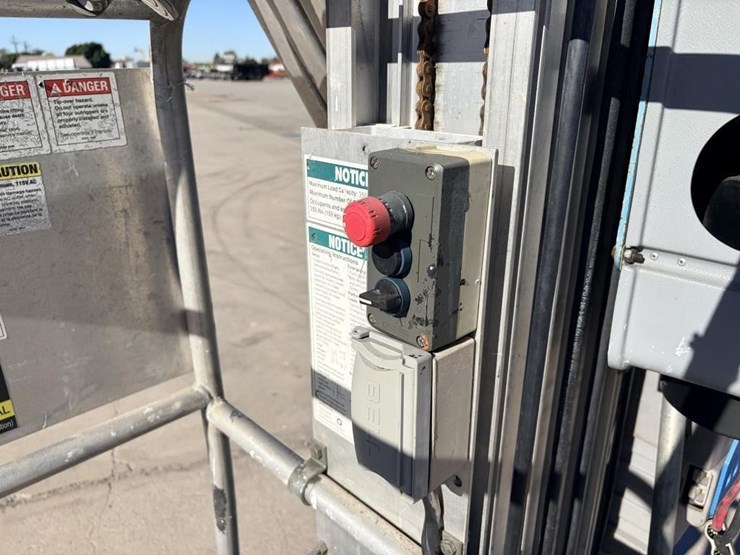 genie-awp-255-vertical-mast-lift-image-7