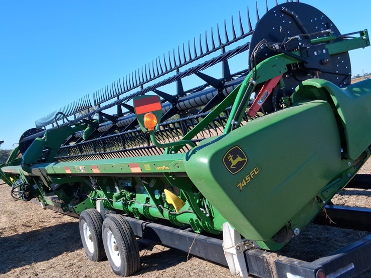 2019-john-deere-745fd-image-1